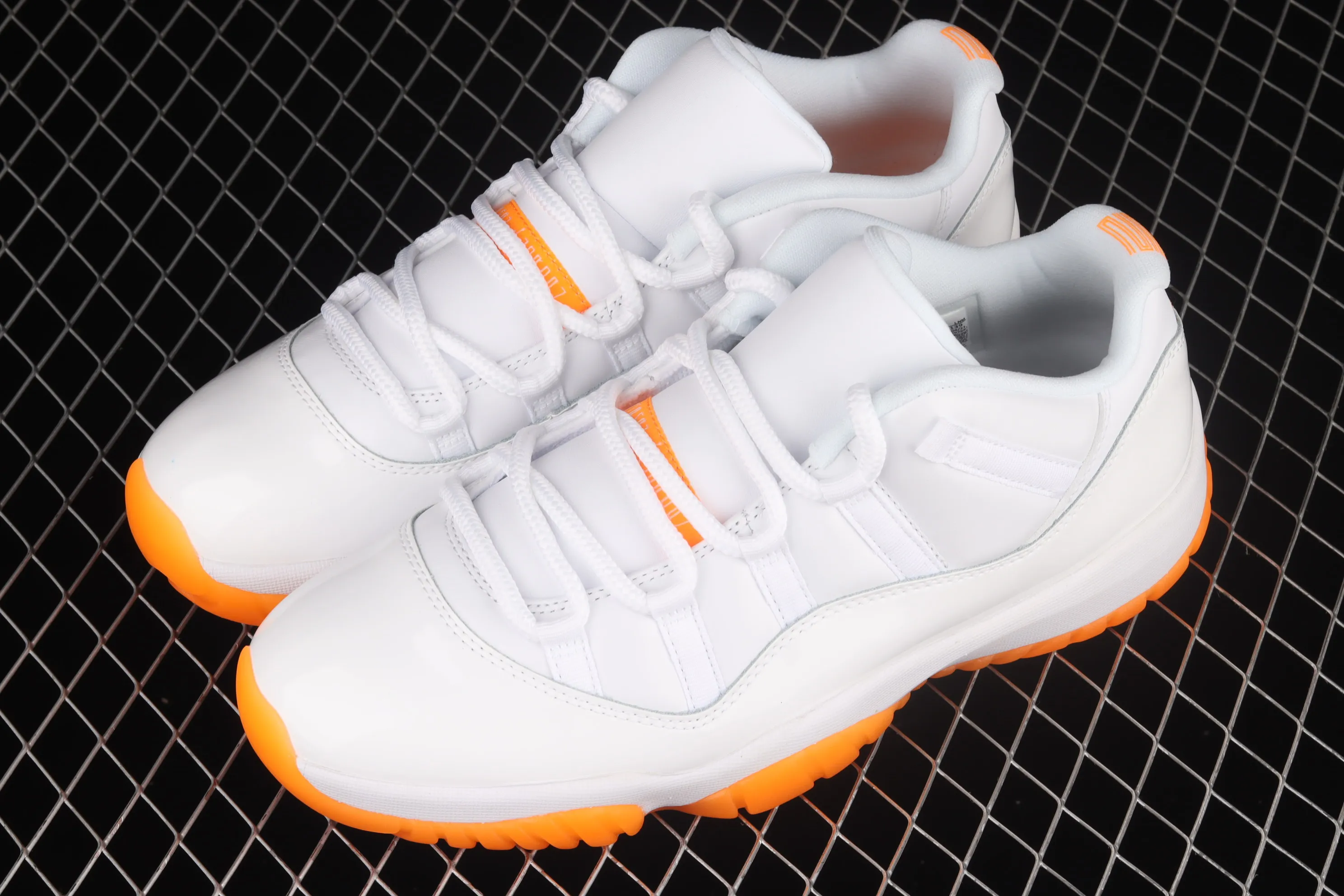 All categories Air Jordan Jordan series basketball shoes Air Jordan 11 Z version Air Jordan 11 Bright Citus AJ11 Joe 11 white orange low-top basketball shoes first layer genuine carbon AH7860-139